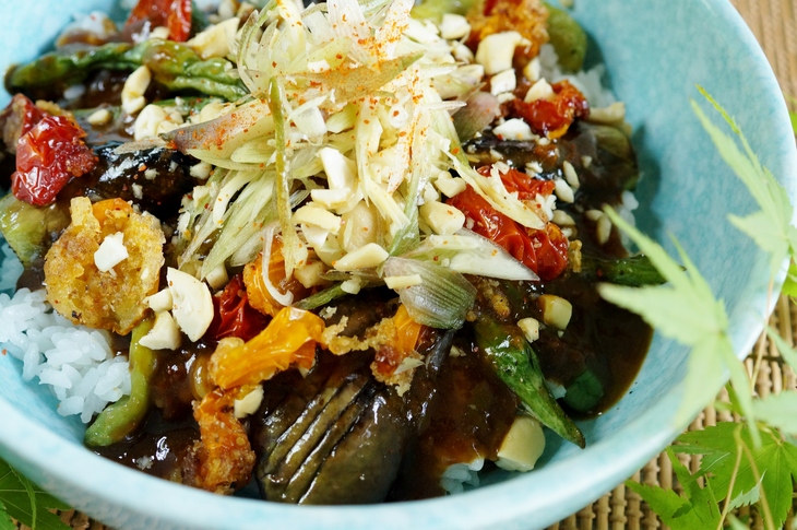 【あき流　野菜だけのスパイシー！夏カレー丼】菜園直行！即調理で滅茶旨いです♪_b0033423_10582759.jpg