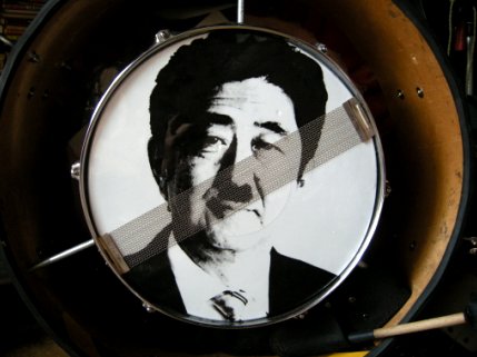 ▼イルコモンズ作「怒りのブルドラム」(2014年)_d0017381_23172622.jpg