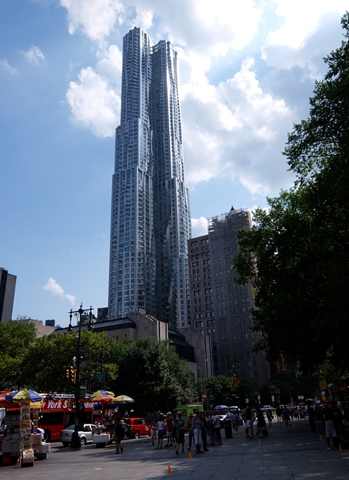 その名も「ゲーリーによるニューヨーク」(New York by Gehry)!? 巨匠建築家Frank Gehry氏の最新傑作建築_b0007805_21185741.jpg
