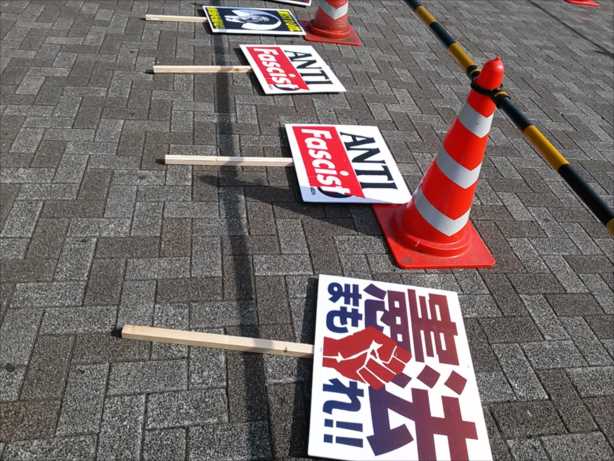 先頭にブルドーザー 反安倍政権デモ 渋谷に3000人_c0024539_23252610.jpg