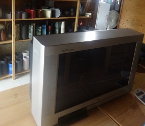 ブラウン管テレビ_d0195183_2334847.jpg