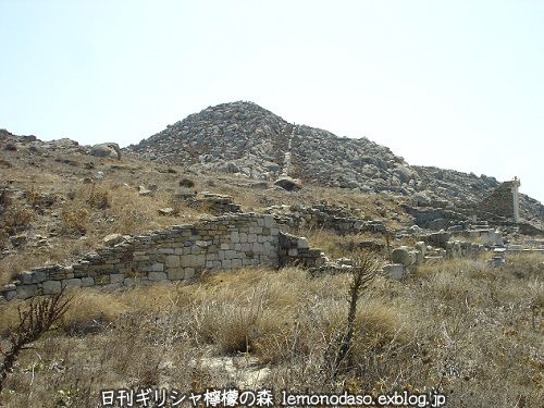 ディロス島のシリアの神々の聖域　アタルガティス女神とハダド神_c0010496_23122968.jpg