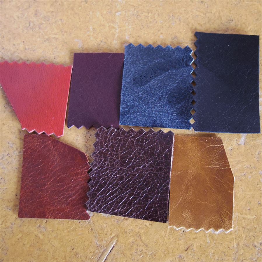 革とステッチの色見本 : 9nuiの机