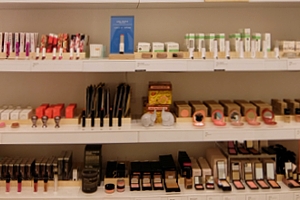 インターネット上からリアル・ビジネスへ 今NYで話題のバーチ・ボックス(Birchbox)一号店_b0007805_2157990.jpg