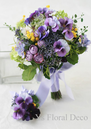 紫色パンジーのクラッチブーケ　お手持ちの花冠にあわせて_b0113510_00367.jpg