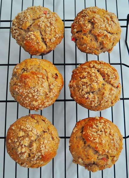 Strawberry Rhubarb Muffins_c0310143_02103666.jpg