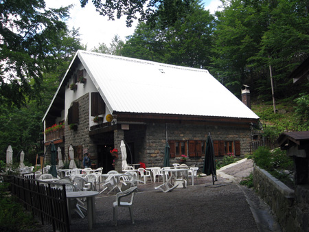 モデナの聖湖と山小屋たち_f0234936_65827100.jpg