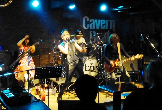 カラフル夏の2デイズライブ@Cavern Beat、初日のライブレポ!_e0188087_22323884.jpg