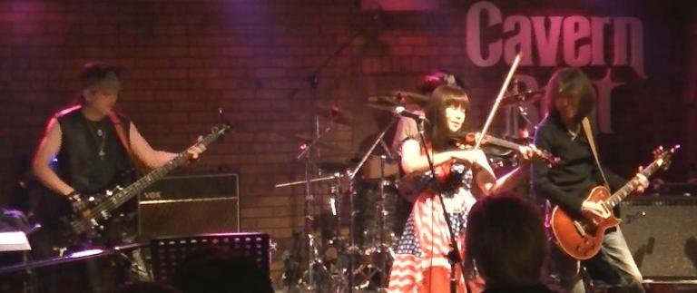 カラフル夏の2デイズライブ@Cavern Beat、初日のライブレポ!_e0188087_2233133.jpg