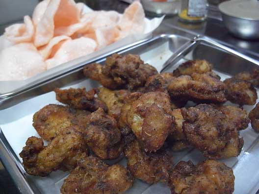 自作調合のから揚げ粉で鶏のから揚げ 個食 素食 少食 自作調合のから揚げ粉で鶏のから揚げ 個食 素食 少食