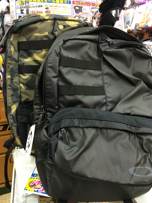 OAKLEYから夏~秋モデルの新作グッズが!_f0062361_18391871.jpg