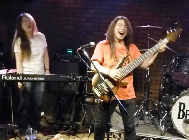 カラフル夏の2デイズライブ@Cavern Beat、初日のライブレポ!_e0188087_14414.jpg