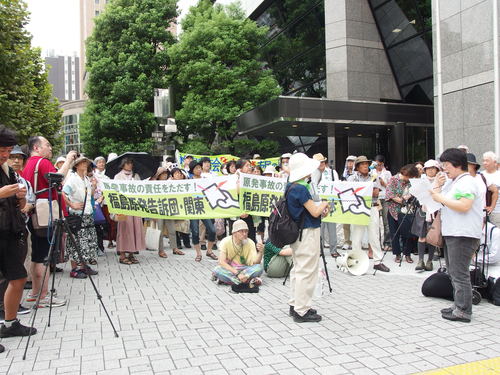 東京地検に強制捜査と起訴を要請、東電に打ち水行動_e0068696_1841672.jpg