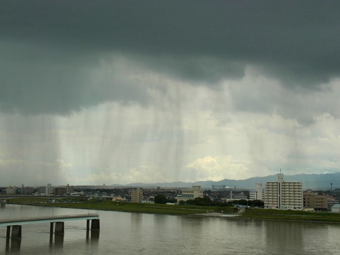 雨の合間に (*^_^*)_c0049299_22394628.jpg