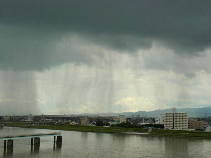 雨の合間に　(*^_^*)_c0049299_22394628.jpg