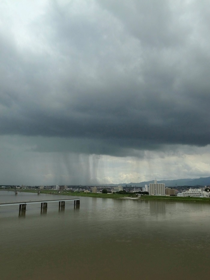 雨の合間に　(*^_^*)_c0049299_22395379.jpg