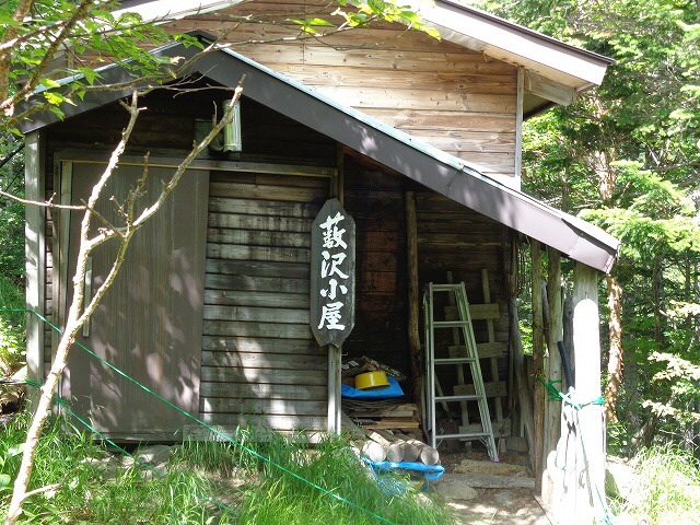  南アルプス 仙丈ヶ岳〜仙丈小屋〜馬の背ヒュッテ〜北沢峠テン場〜仙流荘バス停_b0326303_08595171.jpg