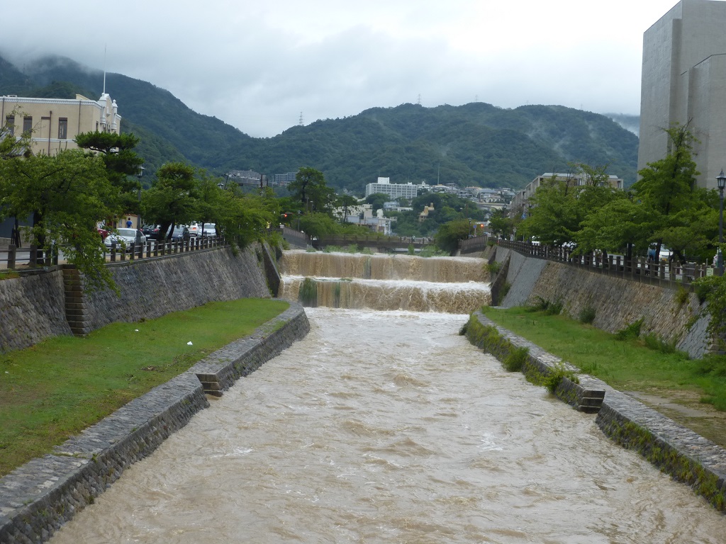 台風一過の芦屋川_f0205367_16145883.jpg