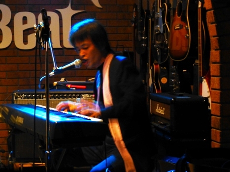 カラフル夏の2デイズライブ@Cavern Beat、初日のライブレポ!_e0188087_4183135.jpg
