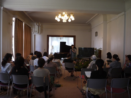 バラ色の暮らしイギリス館音楽会の様子 横浜山手ガーデニング倶楽部 バラ色の暮らしイギリス館音楽会の様子 横浜山手ガーデニング倶楽部