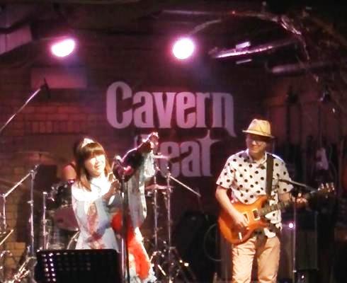 カラフル夏の2デイズライブ@Cavern Beat、初日のライブレポ！_e0188087_22134125.jpg