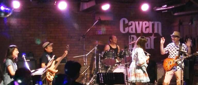 カラフル夏の2デイズライブ@Cavern Beat、初日のライブレポ！_e0188087_2215483.jpg