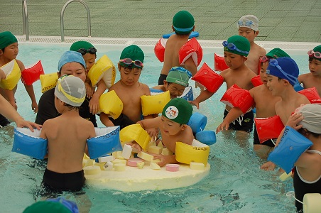 幼児アクアリズム体験会_d0010630_1650260.jpg