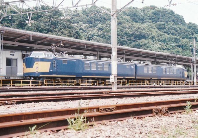 クモヤ193 赤い電車は白い線 クモヤ193 赤い電車は白い線
