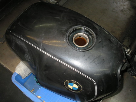 BMW 燃料タンクのコーティング、コックの補修_e0218639_10225611.jpg