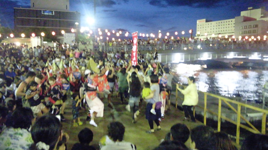 阿波踊り２０１４、阿波踊り堪能！：徳島の阿波踊りは、宝塚歌劇とは逆だった！？_e0171614_828202.jpg