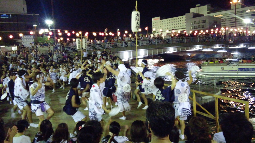 阿波踊り２０１４、阿波踊り堪能！：徳島の阿波踊りは、宝塚歌劇とは逆だった！？_e0171614_82844.jpg