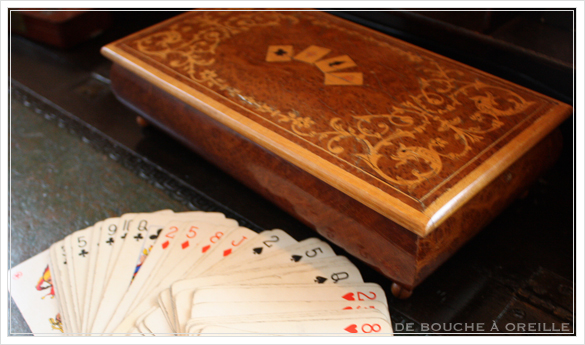 De vieilles cartes à jouer et leur coffret 古いトランプと木箱_d0184921_14564270.jpg