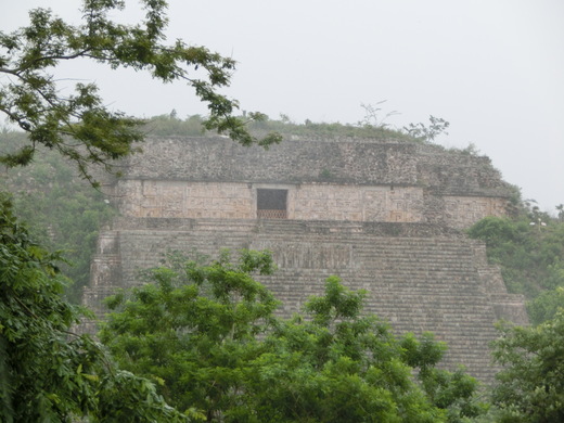 Uxmal　ウシュマル暴風雨_b0129832_0334599.jpg