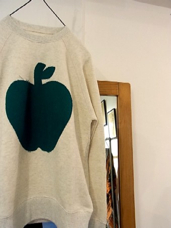 LOLOのアップルスウェット_b0322280_20443164.jpg