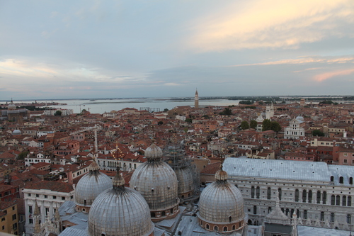 イタリアへの旅その６―ヴェネチア　海とヴァポレット（船）とサンマルコ広場と鐘楼からの眺め_e0123104_8113265.jpg