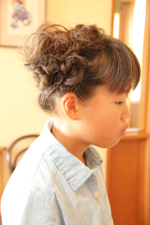 ピアノ発表会 髪型 ドレス 編み込み 子供ヘアアレンジ 美容室エスポワール