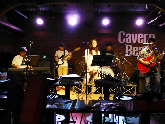 カラフル夏の2デイズライブ@Cavern Beat、2日目のライブレポ!_e0188087_11253592.jpg