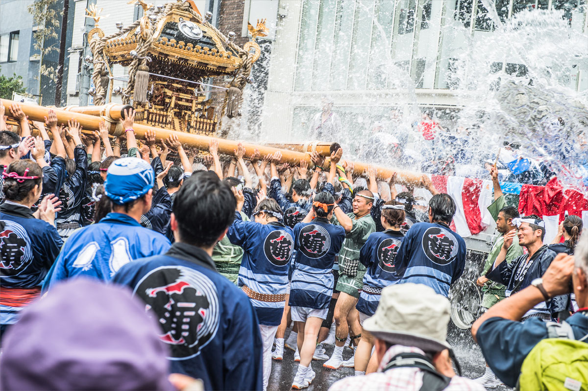 水かけ祭りでびちょびちょ_f0014815_1691544.jpg