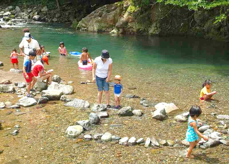 川遊びが楽しい水恋鳥広場 白壁荘だより 天城百話 川遊びが楽しい水恋鳥広場 白壁荘だより 天城百話
