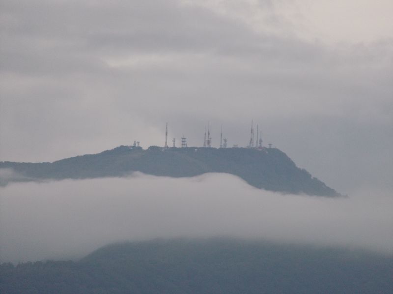 だんだんと雲が降りてきて_c0025115_18113417.jpg