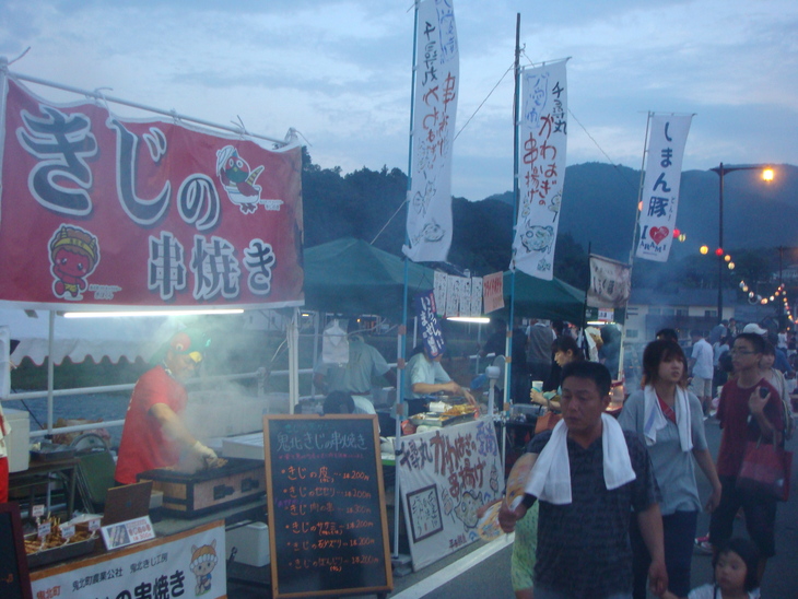 森の国の夏祭り花火大会へいざ！！_a0008943_11343293.jpg