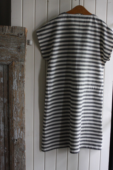 Robe A Paris 亀田縞のシンプルなワンピース Maisontique便り Robe A Paris 亀田縞のシンプルなワンピース Maisontique便り