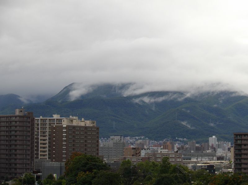 本格的な雨のあと、上着が恋しくなる_c0025115_19511086.jpg