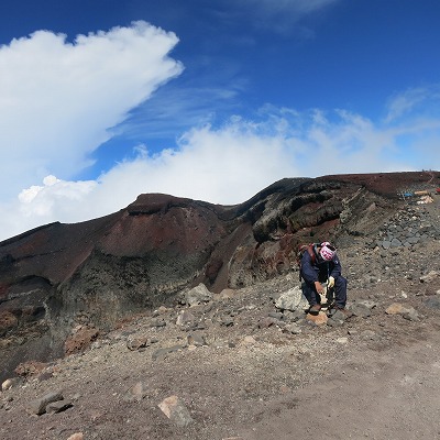 子連れ富士登山2014(5) 富士宮ルート お鉢巡り＆剣ヶ峰_a0000912_346199.jpg