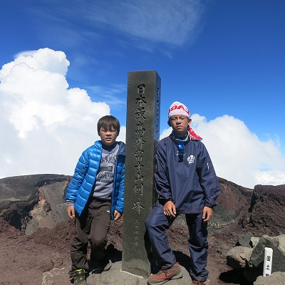 子連れ富士登山2014(5) 富士宮ルート お鉢巡り＆剣ヶ峰_a0000912_3462862.jpg