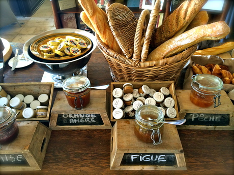 petit déj à l\'Hôtel Crillon Le Brave③ - 南仏のホテル、クリヨン・ル・ブラーヴの朝食③_a0231632_3343346.jpg