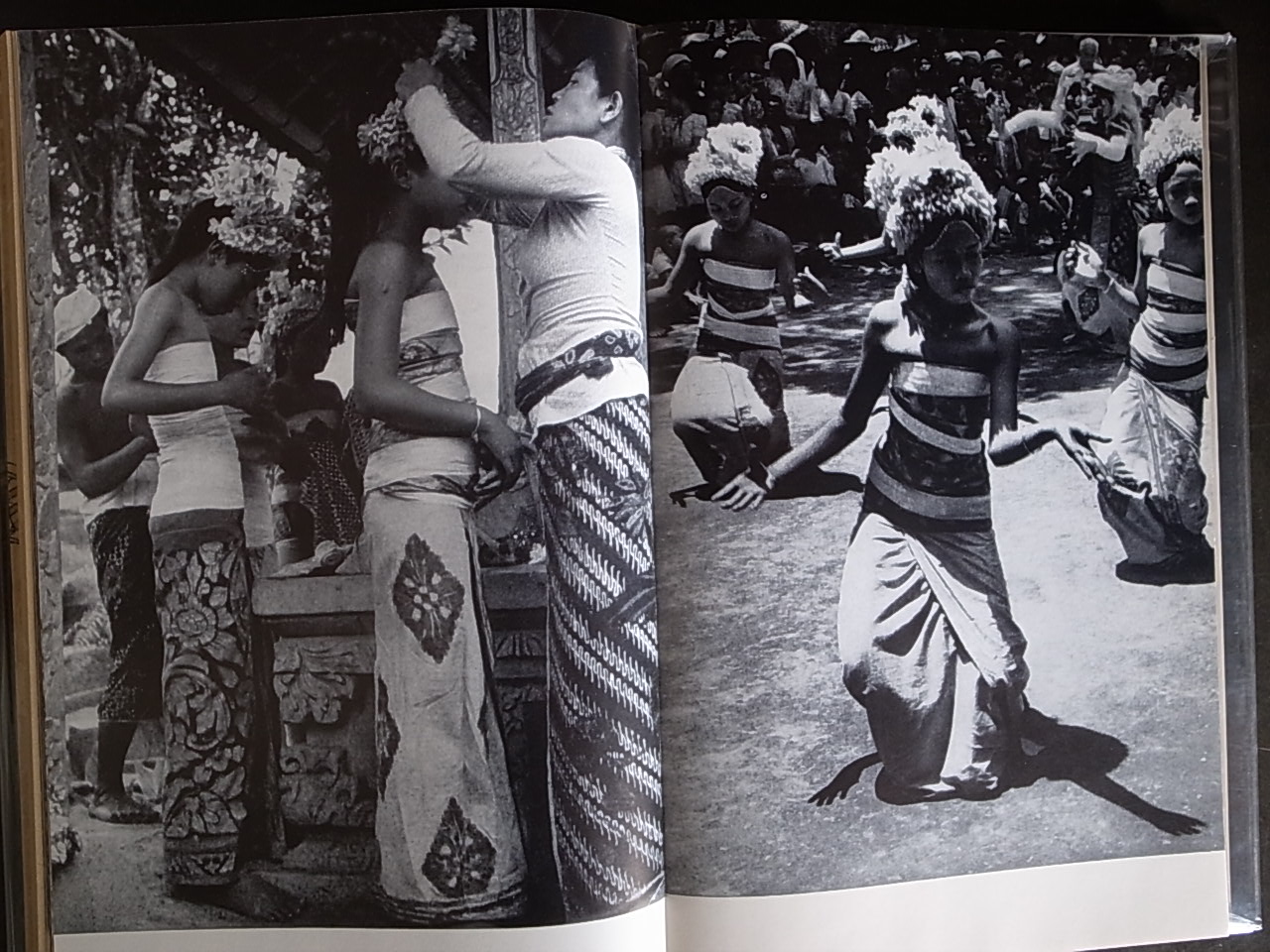 JAVA BALI / Clara Malraux (Text), Henri Cartier-Bresson (Photos)_a0227034_1533519.jpg