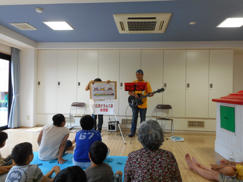 2014-8-9　荒川のマンション自治夏休みイベントで紙芝居とワークショップ_e0026056_1436573.jpg