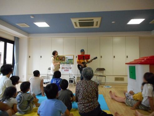 2014-8-9　荒川のマンション自治夏休みイベントで紙芝居とワークショップ_e0026056_1436813.jpg