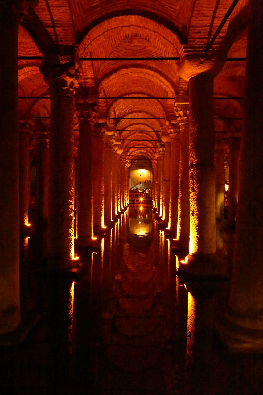 暑い日には地下宮殿で涼みませんか イスタンブール その２２ 旅プラスの日記